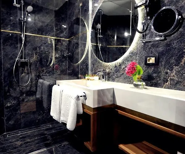 Luxury Premium Finese Hotel